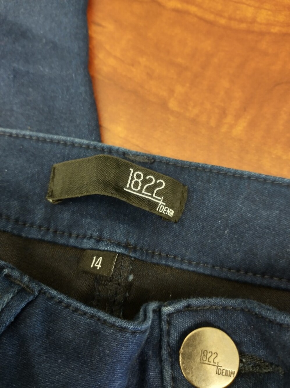 1822 Dark Blue Denim Capri - Picture 2 of 8